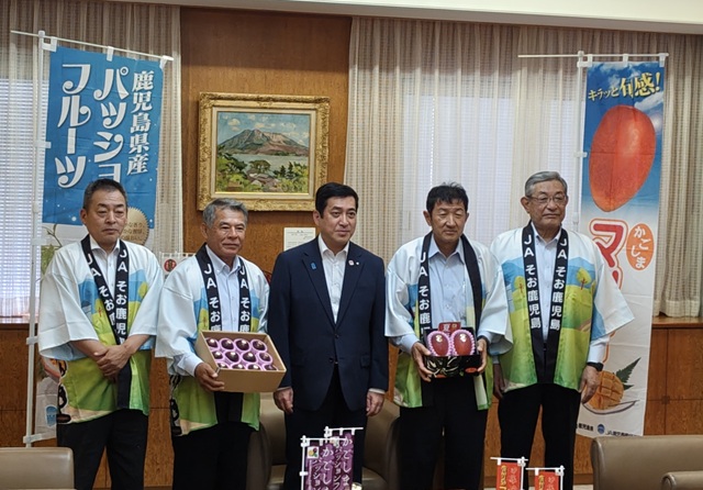 「かごしまパッションフルーツ・マンゴー」県知事贈呈式
