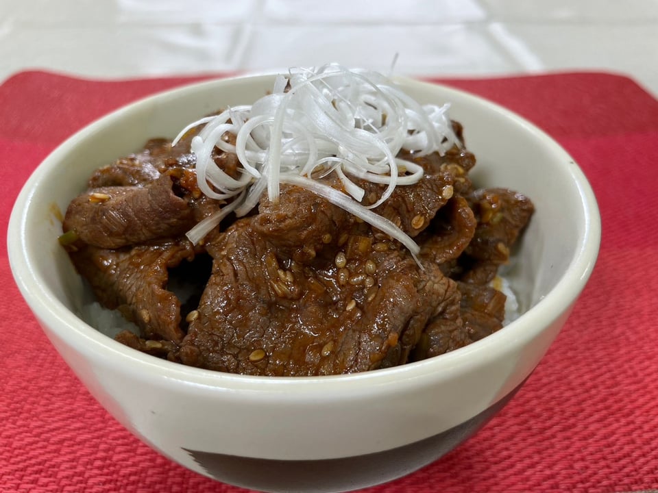 鹿児島黒牛のピリ辛焼肉丼